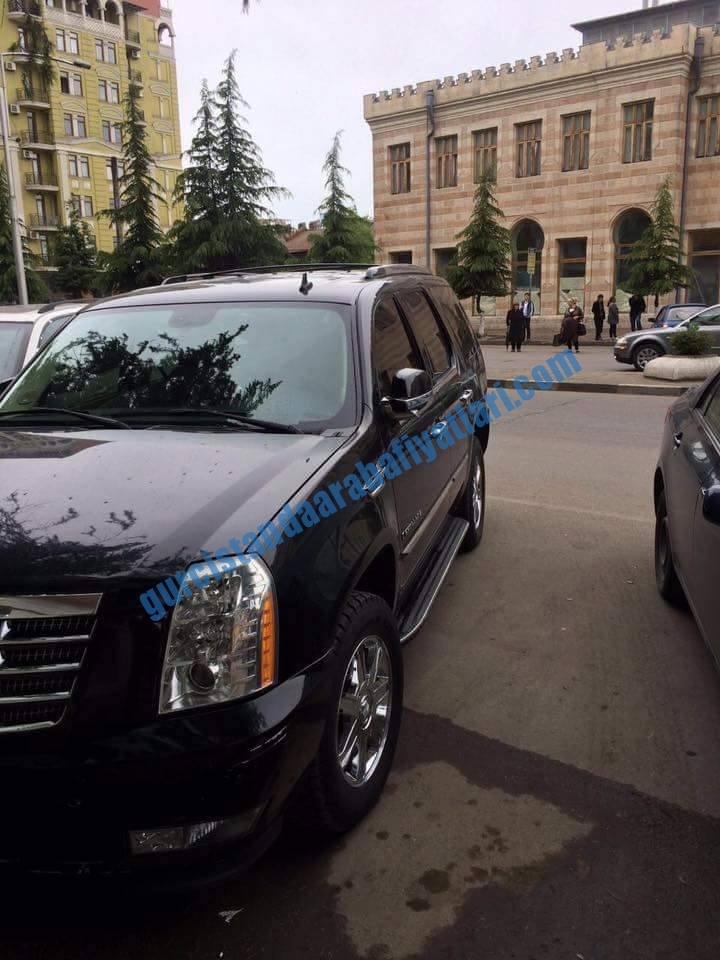 cadillac-escalade-2